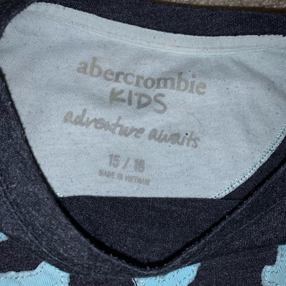 A&F long sleeve - Picture 3 of 3